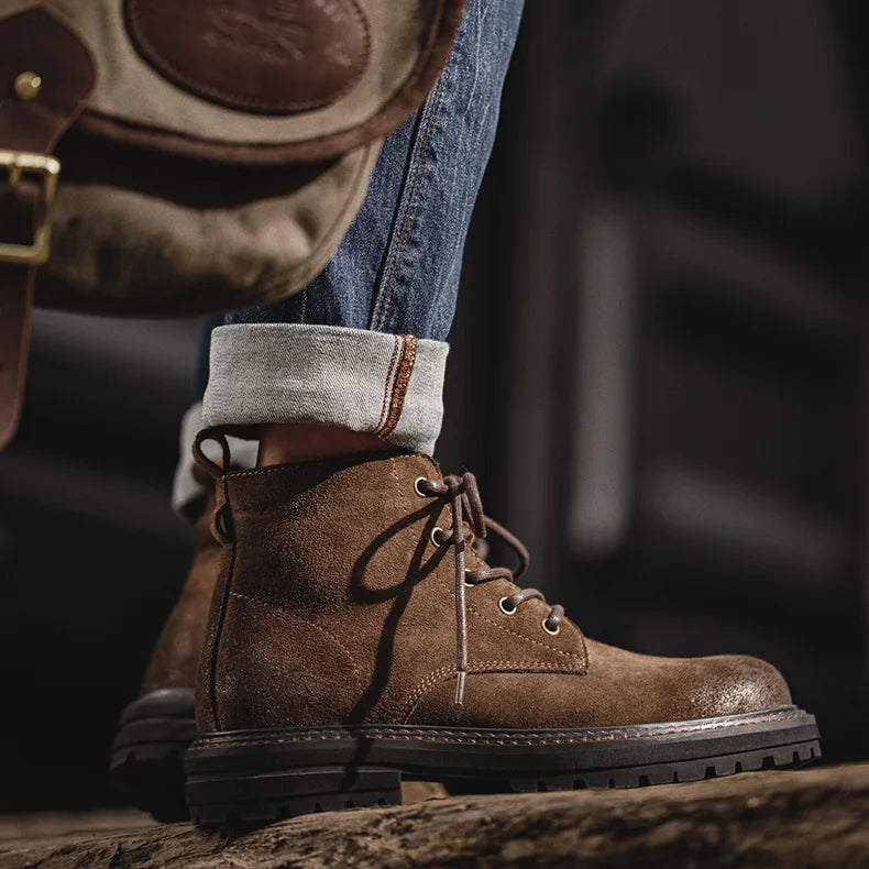 Botas de Camurça com Estilo e Conforto