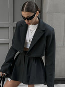 Conjunto Blazer Curto e Mini Saia Plissada