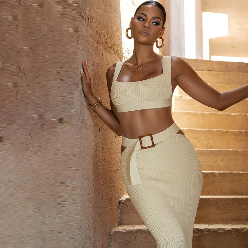 Conjunto Blusa com Decote Quadrado e Saia de Cintura Alta