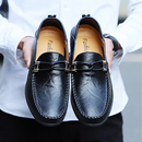 Mocassinos Masculinos em Couro com Detalhes Metalizados