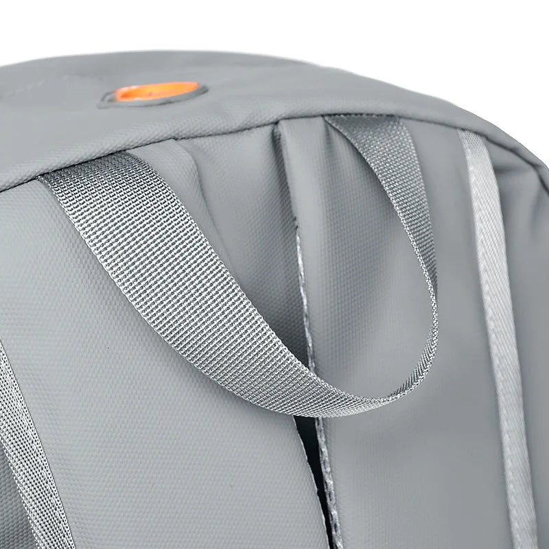 Mochila com Estrutura Externa e Design Funcional