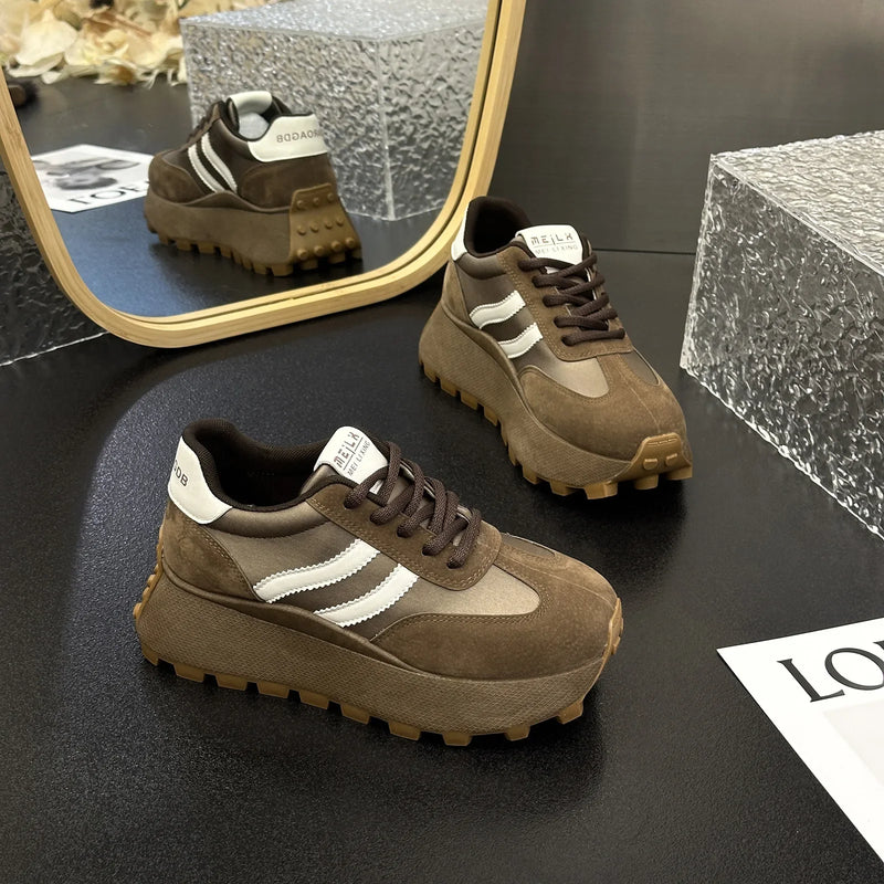 Tênis Feminino em Tons de Marrom