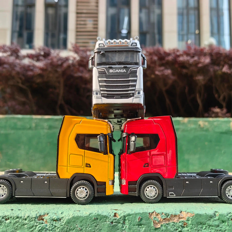 Caminhão de Brinquedo com Som, Luz e Movimento "Pull Back"