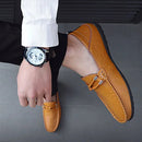 Mocassinos Masculinos em Couro com Detalhes Metalizados