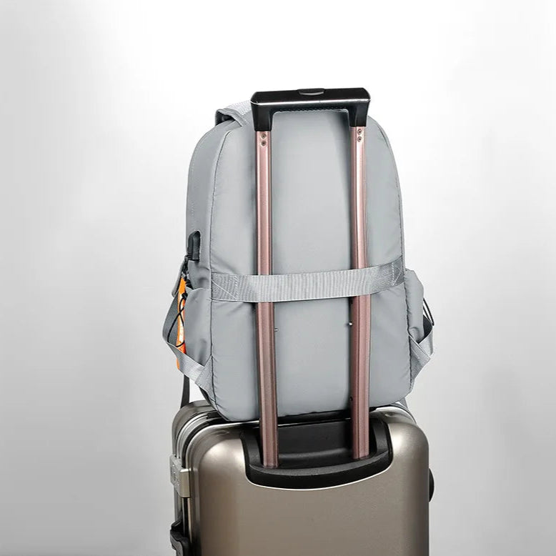 Mochila com Estrutura Externa e Design Funcional