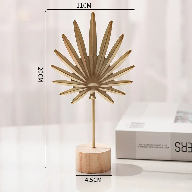 Esculturas Douradas Modernas para Decoração