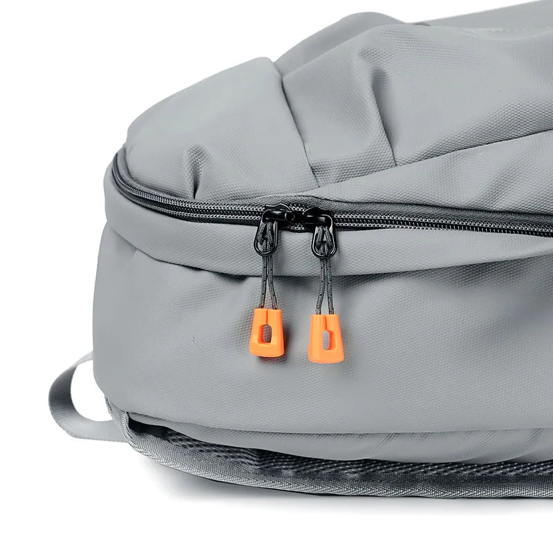 Mochila com Estrutura Externa e Design Funcional