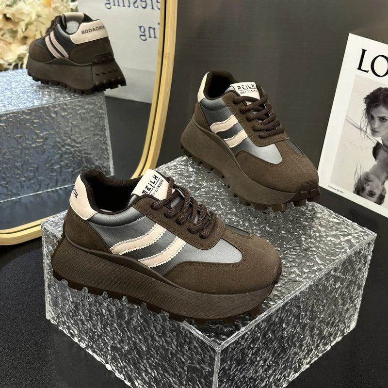 Tênis Feminino em Tons de Marrom